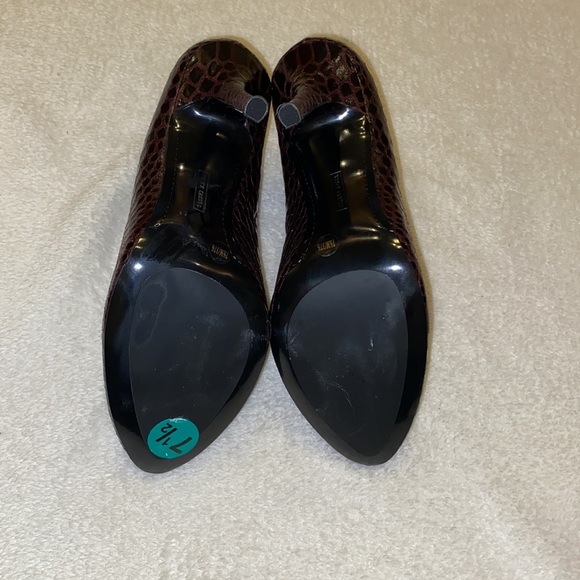 Vince Camuto Dark Red Bootie Heels - Picture 7 of 9